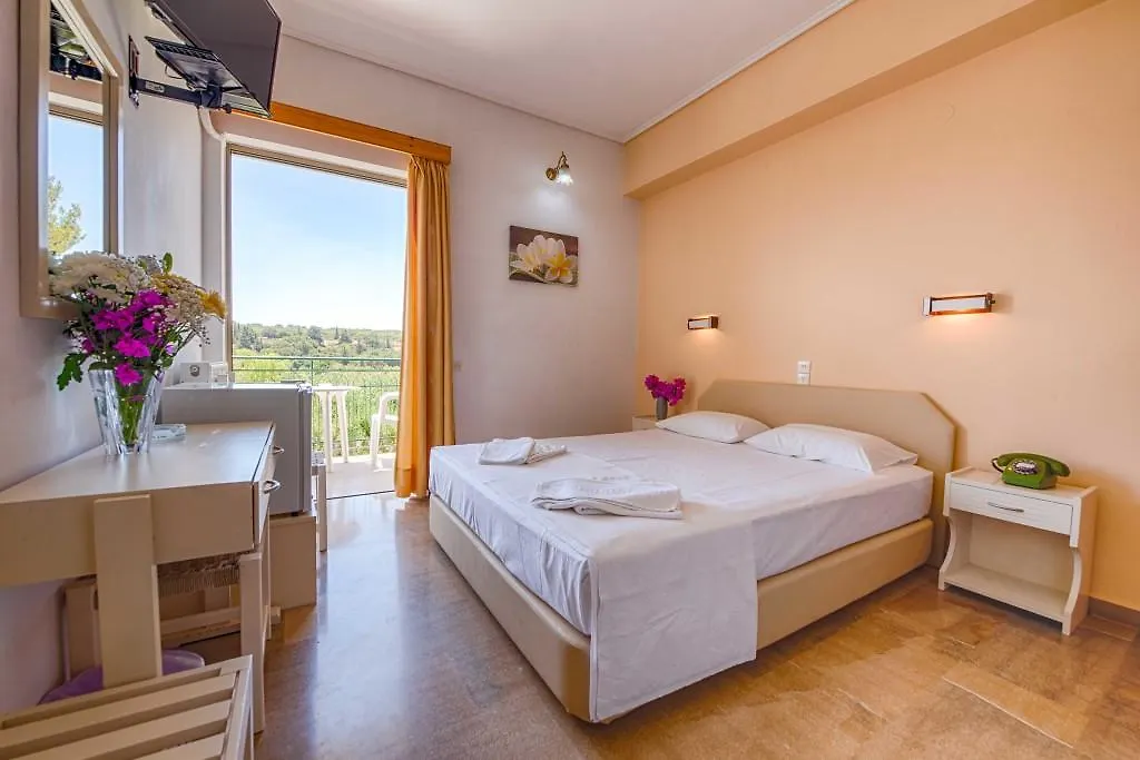 Ionis Hotel Troianata 2*,