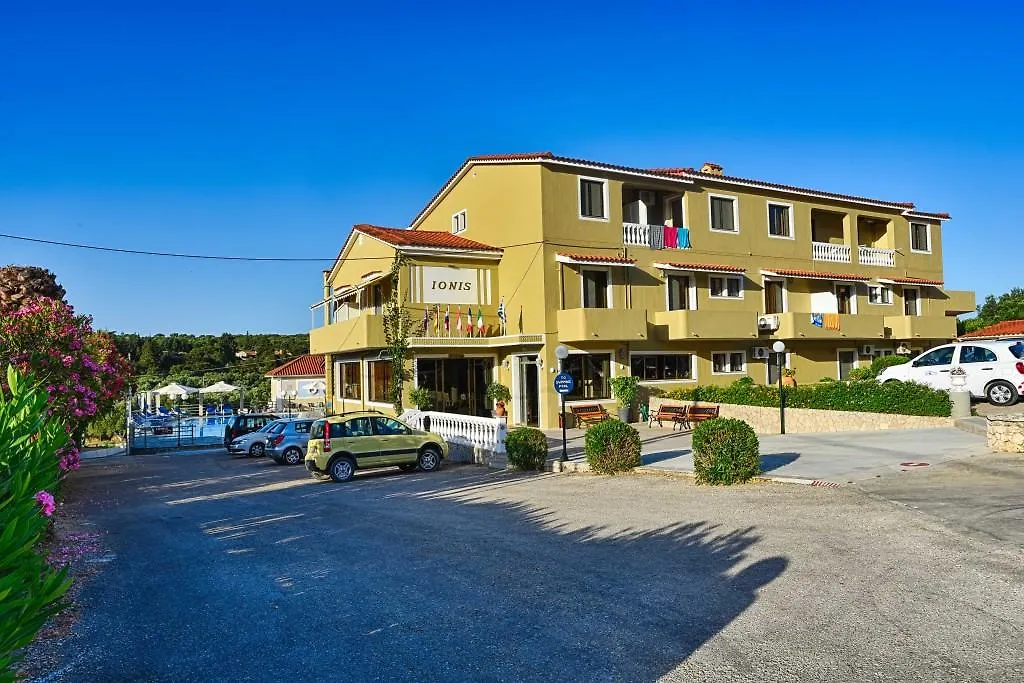 Ionis Hotel Troianata 2*,