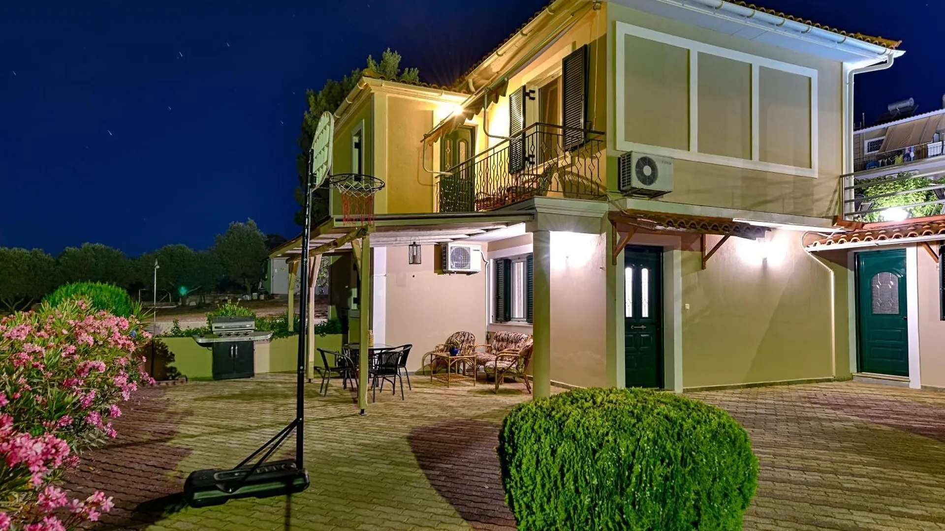 **  Ionis Hotel Troianata Grecia